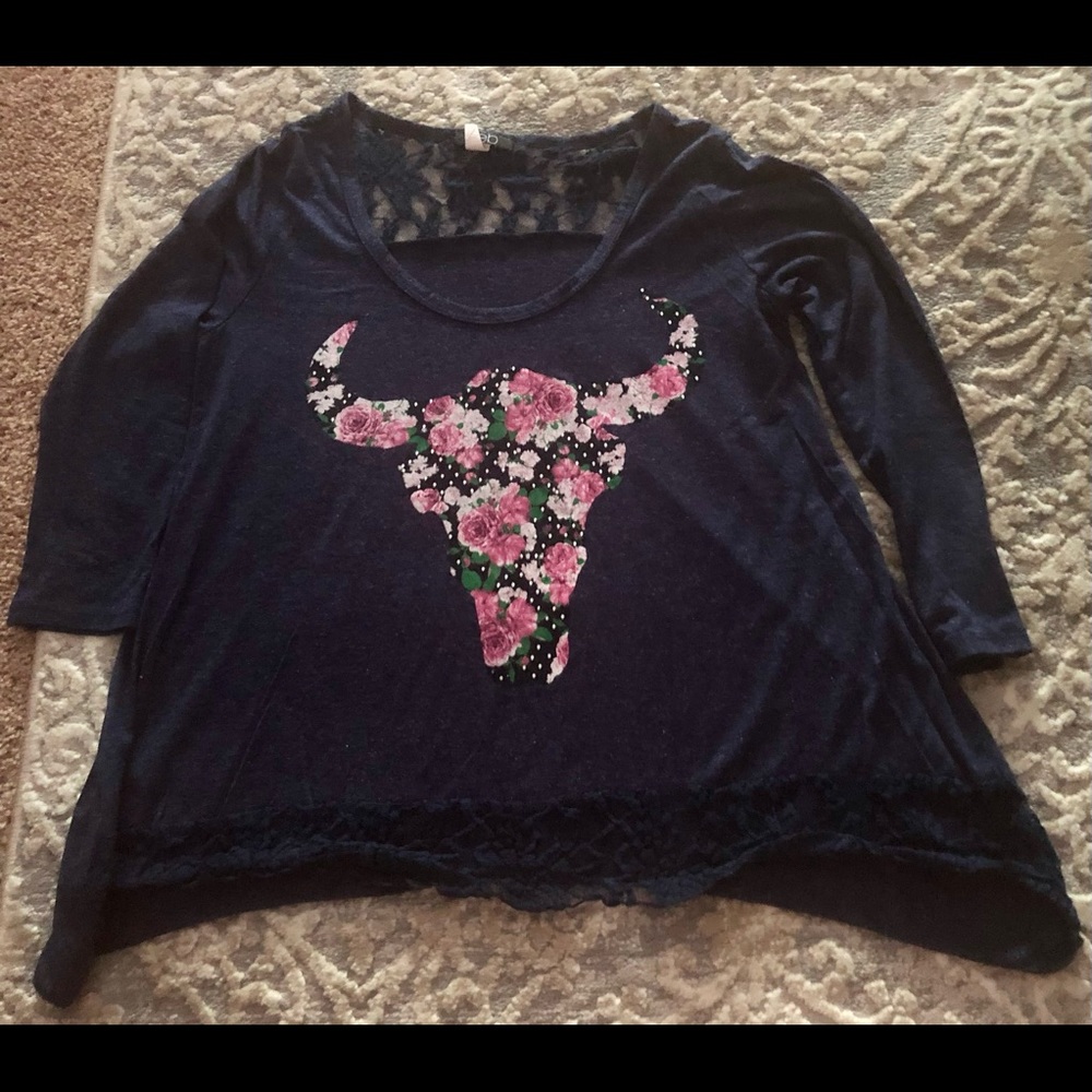 Long sleeve tee with bull appliqué